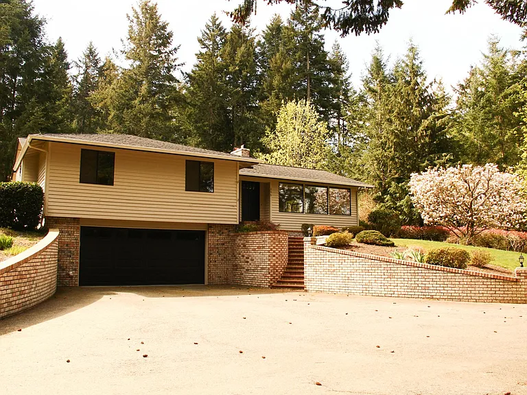 806 Hyak Way — Photo 2