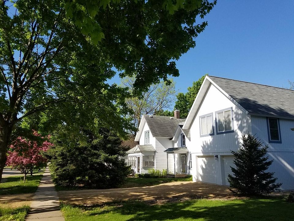 1st image of 412 Main St