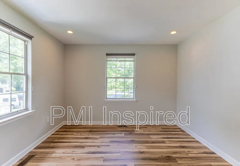 2404 Buckingham Cir — Photo 18