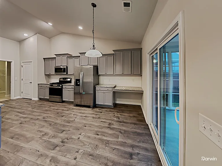 701 Redbud Ln — Photo 8