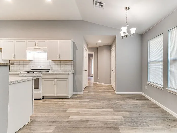 2515 Leeds Ln — Photo 38