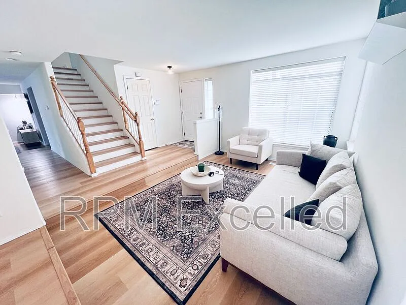 4 bed, 2.5 bath, 2120 sqft, $3,600 — Photo 4
