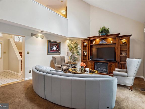 5th image of 223 Pine Valley Dr
