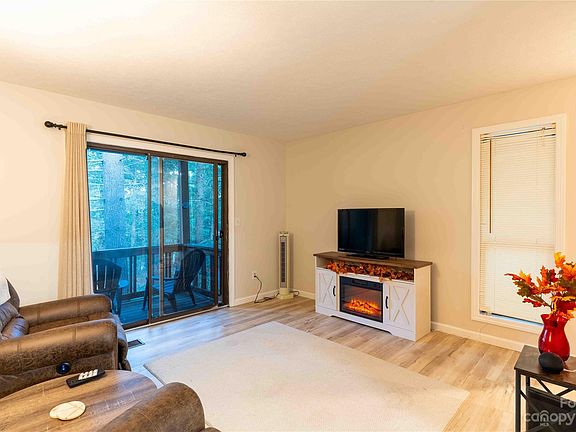 5th image of 521 Courtwood Ln #3