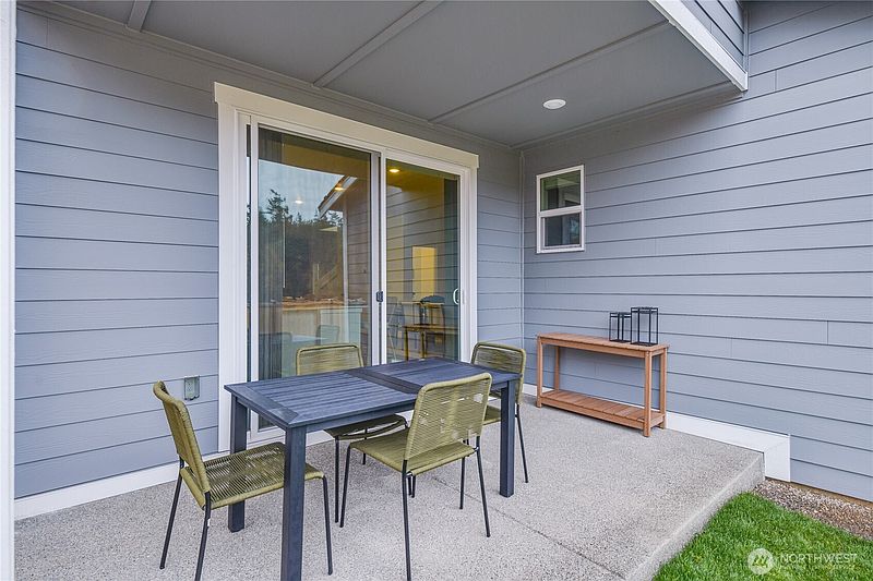 4th image of 2718 Wonderland Way