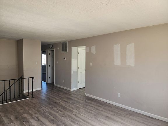3rd image of 414 Sassafras Dr