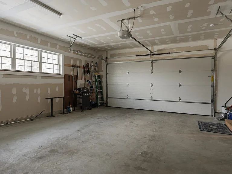 60 Dearborn Cir — Photo 14