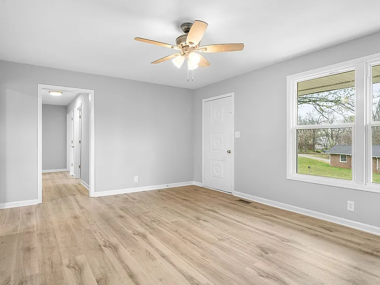 2214 Glory Dr — Photo 6