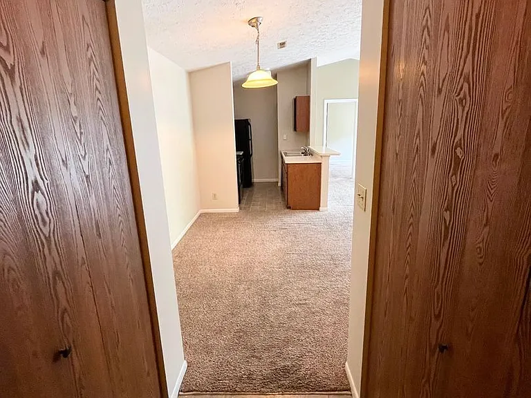 24 Woodland Hills Dr #11 — Photo 2