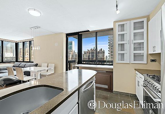 4th image of 250 E 40th St APT 24E