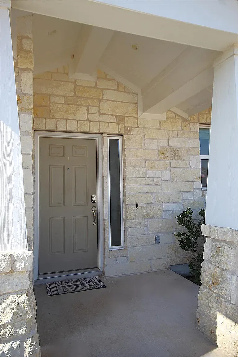 3 bed, 1584 sqft, $1,995 — Photo 2