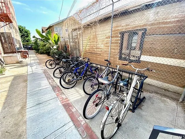 4125 S Figueroa St #407 — Photo 12