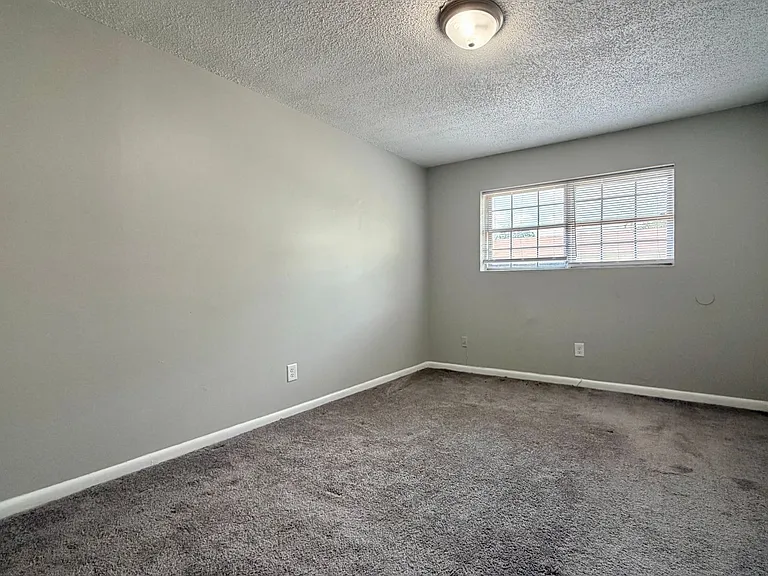 670 Hobbs Dr — Photo 9