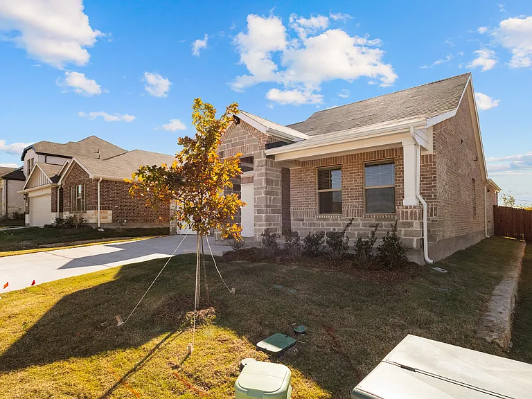 6649 Valley Lake Ln — Photo 3