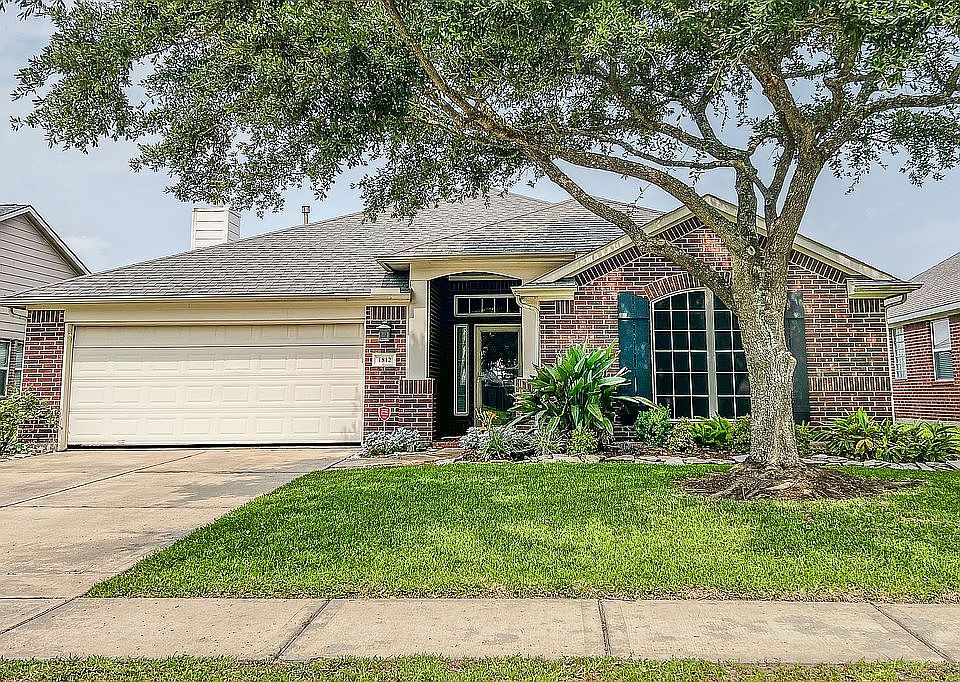 1st image of 1812 Foxglove Dr