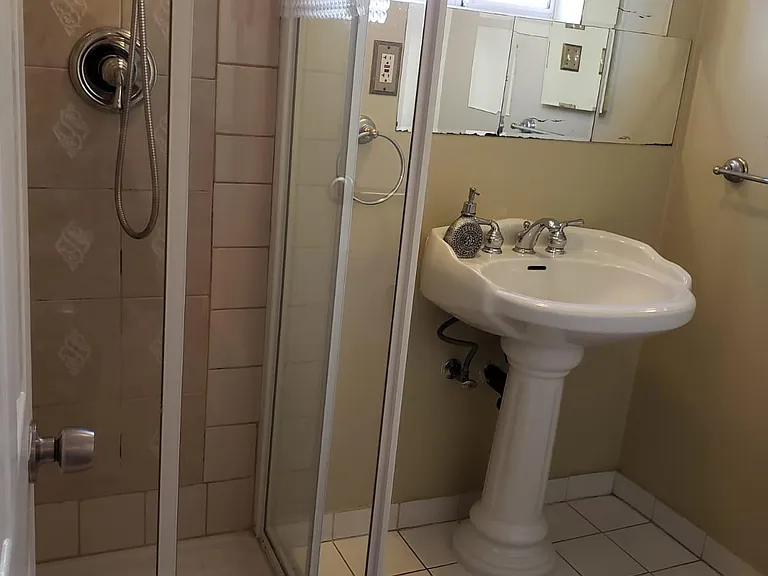 10512 Plainview Ave — Photo 15