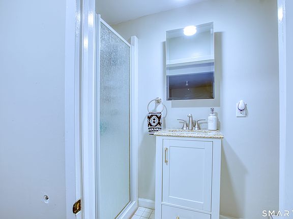 3rd image of 60 Lawn Ave APT 20