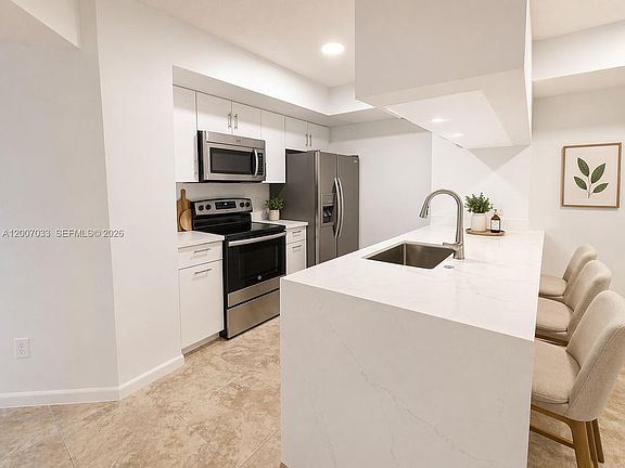 2nd image of 450 S Park Rd #5307