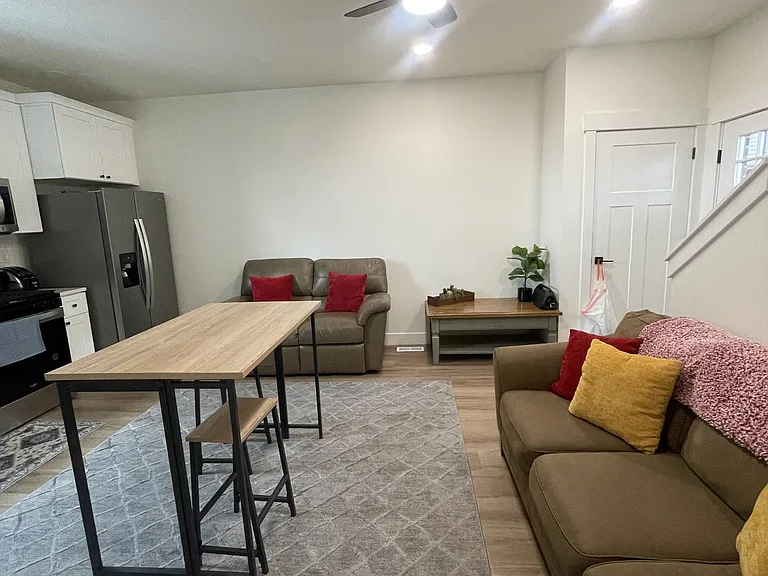 2233 Jefferson Ave #3 — Photo 4