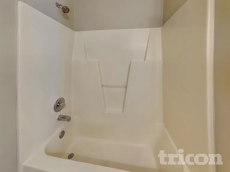 4417 Woodlawn Dr — Photo 14