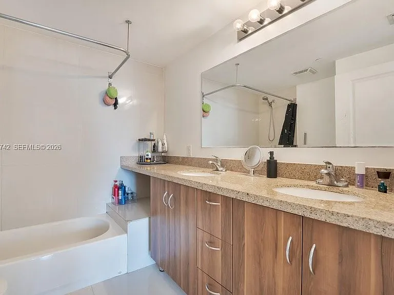 601 NE 23rd St #1406 — Photo 11