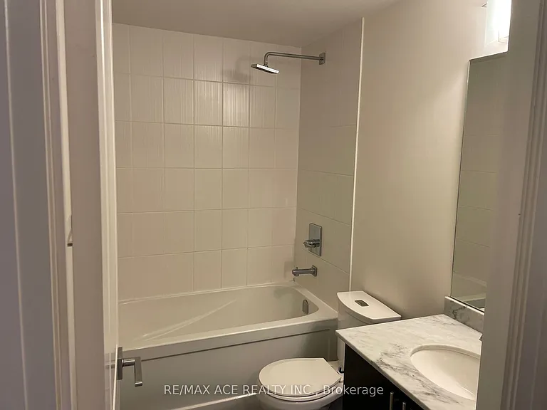 7165 Yonge St #1902 — Photo 4
