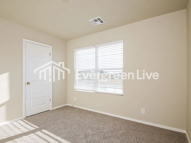 1002 W Lawton Rd — Photo 14