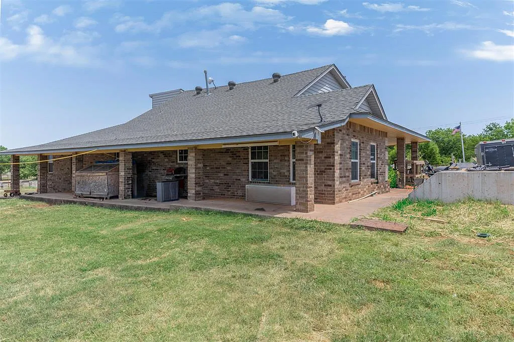 3 bed, 1954 sqft, $2,800 — Photo 4