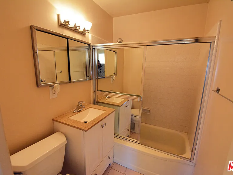 12944 Haynes St — Photo 27