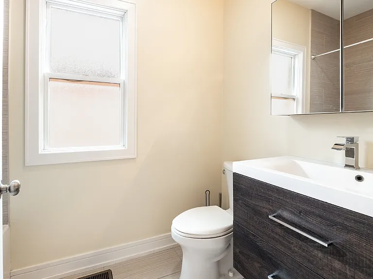 1110 N Christiana Ave — Photo 17
