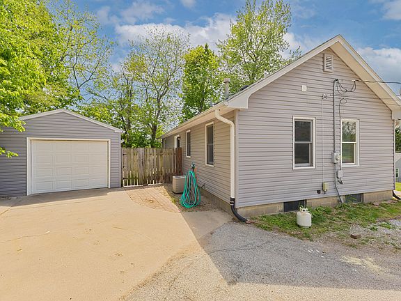 3rd image of 125 Highland Dr