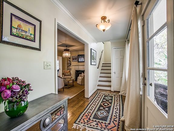 2nd image of 412 Grandview Pl