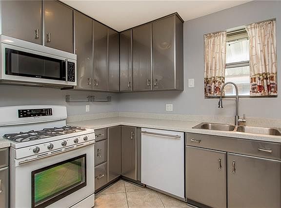 4th image of 622 N Murat St