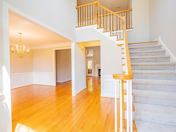 3rd image of 216 Silvercliff Dr
