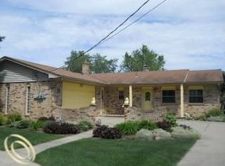 41222 Bayhaven Dr, Harrison Township, MI