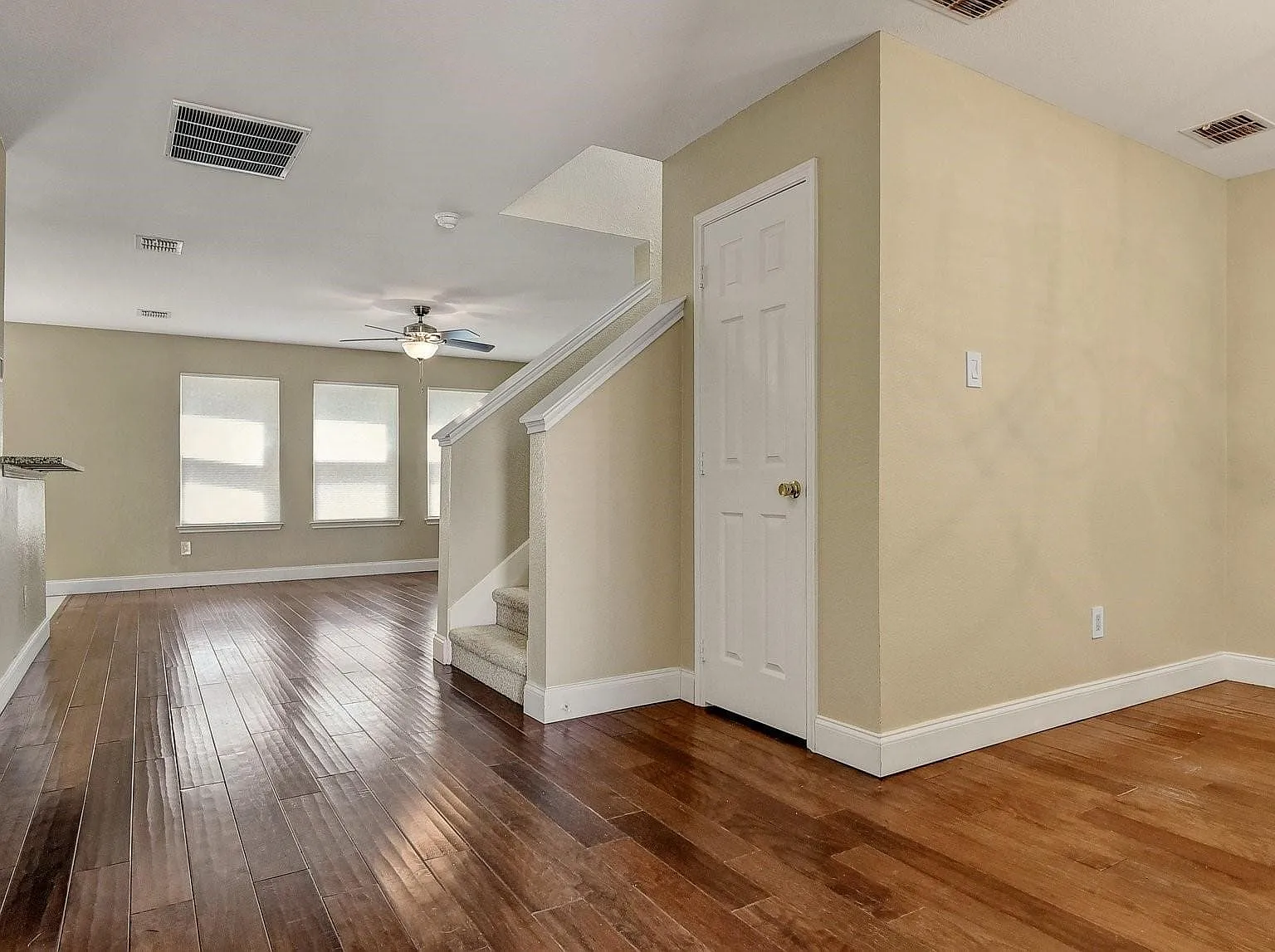 3 bed, 2.5 bath, 2316 sqft, $2,300 — Photo 2