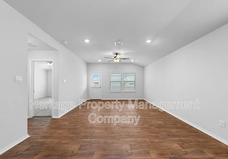 4522 Meerkat Dr — Photo 11