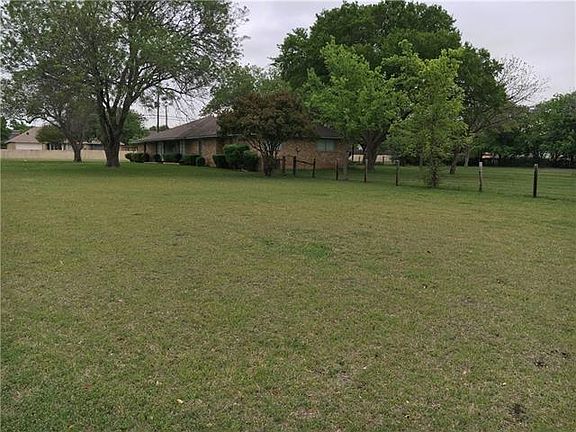 4th image of 1002 Greenwood Pl
