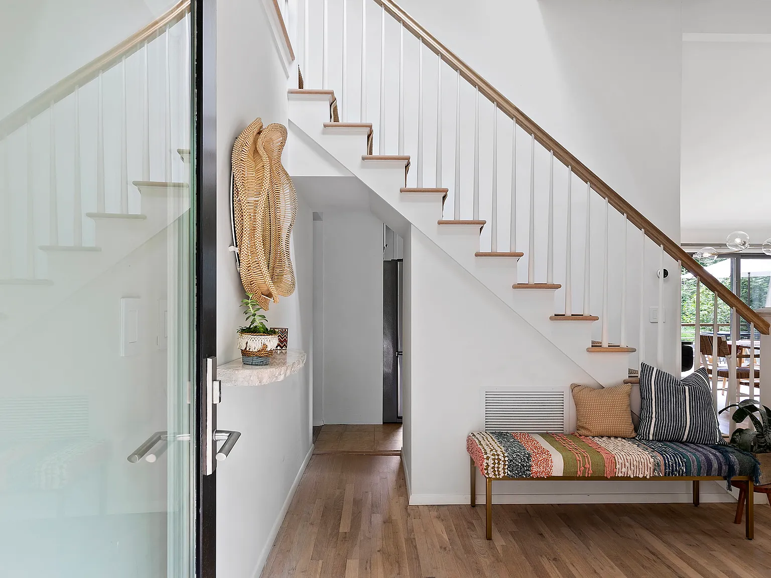 Renovated East Hampton Contemporary — Photo 3