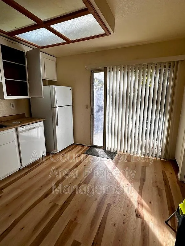 2 bed, 1.5 bath, 1023 sqft, $2,095 — Photo 3