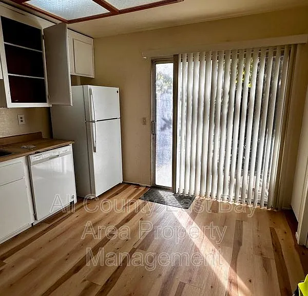 1117 N Lincoln St #3 — Photo 3