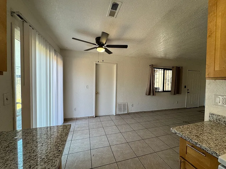 827 Dundee Way — Photo 13