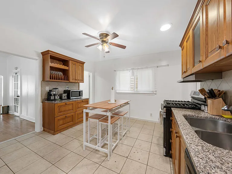 23 E 51st St #1 — Photo 9