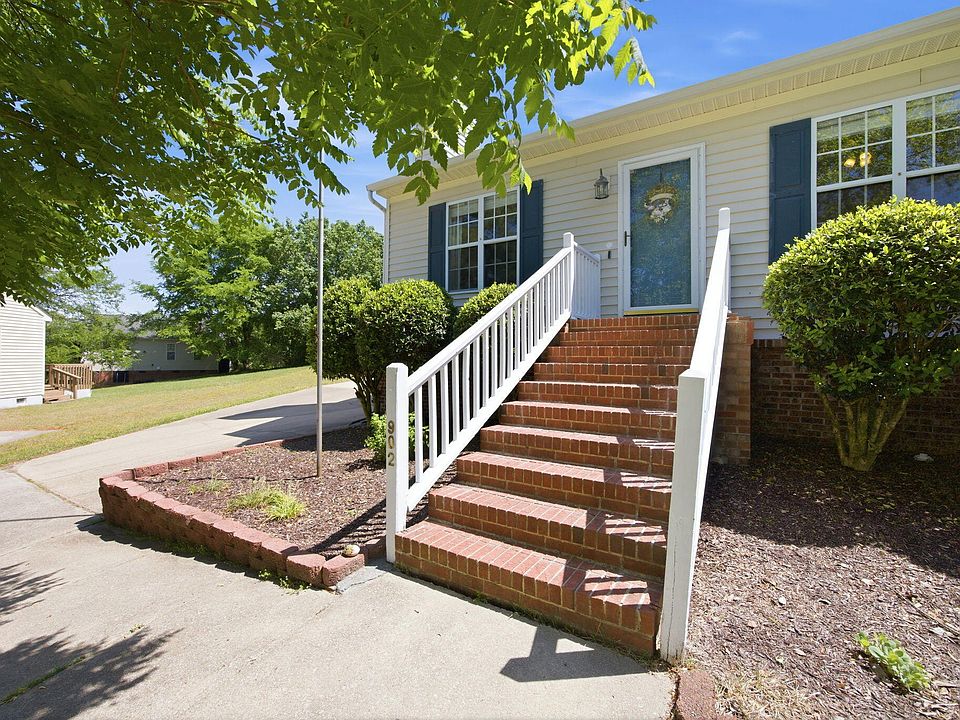1st image of 902 Hollins Ct