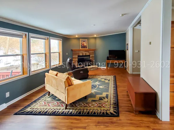 38 Apple Hill Dr, Blue Mounds, WI 53517