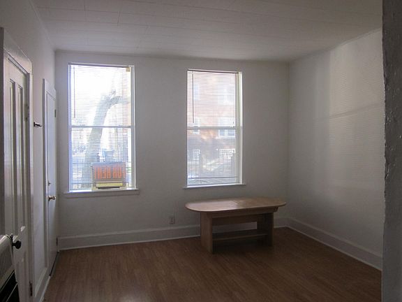 3rd image of 3113 N Hoyne Ave