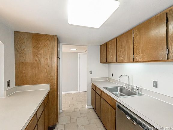 4th image of 410 W 7th St APT 529