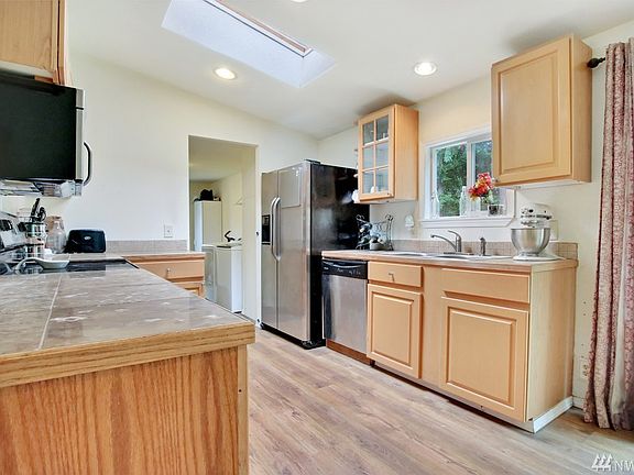 4th image of 5516 202nd Street Ct E