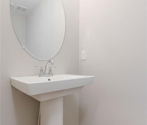 4th image of 9049 Alsace Ct