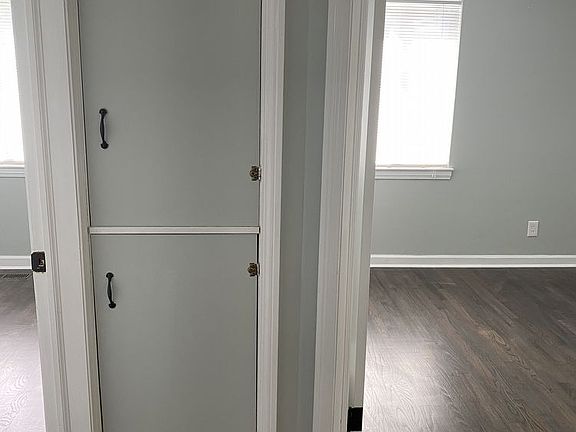 4th image of 121 Blaine Ave
